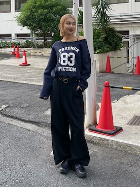 「WHO'S WHO gallery（フーズフーギャラリー）のエリオットナンバリングワンショルダースウェット（スウェット）」を使った、うらのことこさん（レディース・165cm）の秋コーディネート