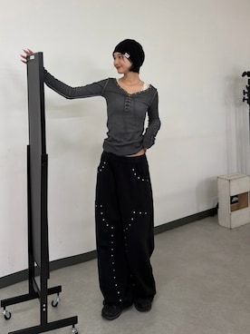 「WHO'S WHO gallery（フーズフーギャラリー）の【WEB限定】SLOPPYニットワッチ（ニットキャップ/ビーニー、ブラック系）」を使った、うらのことこさん（レディース・165cm）の春コーディネート