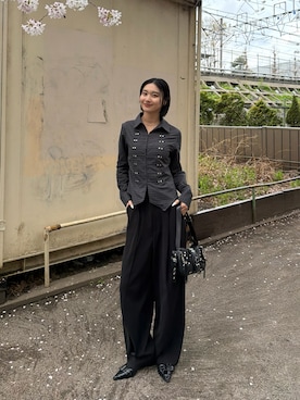 「WHO'S WHO gallery（フーズフーギャラリー）のナポレオンコンパクトシャツ（シャツ/ブラウス、ブラック系）」を使った、うらのことこさん（レディース・165cm）の春コーディネート