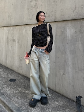 「WHO'S WHO gallery（フーズフーギャラリー）のスタッズオフショルL/Sトップス(ドット/ボーダー)（Tシャツ/カットソー、ブラック系）」を使った、うらのことこさん（レディース・165cm）の春コーディネート