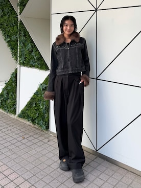 「WHO'S WHO gallery（フーズフーギャラリー）の【26AW LOOK掲載品番】ビジュファーデニムジャケット（ブルゾン、ブラック系）」を使った、うらのことこさん（レディース・165cm）の夏コーディネート
