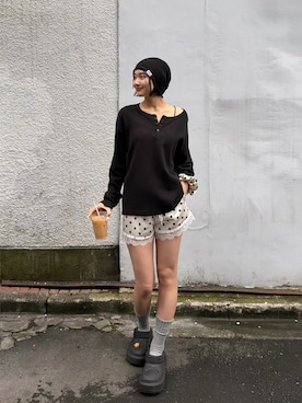 「WHO'S WHO gallery（フーズフーギャラリー）の【WEB限定】SLOPPYニットワッチ（ニットキャップ/ビーニー、ブラック系）」を使った、うらのことこさん（レディース・165cm）の春コーディネート