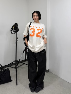 「WHO'S WHO gallery（フーズフーギャラリー）の【FromVintage】ナンバリングフットボールTEE（Tシャツ/カットソー、ホワイト系）」を使った、うらのことこさん（レディース・165cm）の夏コーディネート