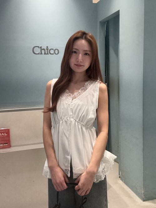 chico ペプラムランジェリーブラウス　ブラック　新品タグ付き Chico（チコ） ブラウス シャツ ペプラムランジェリーブラウス