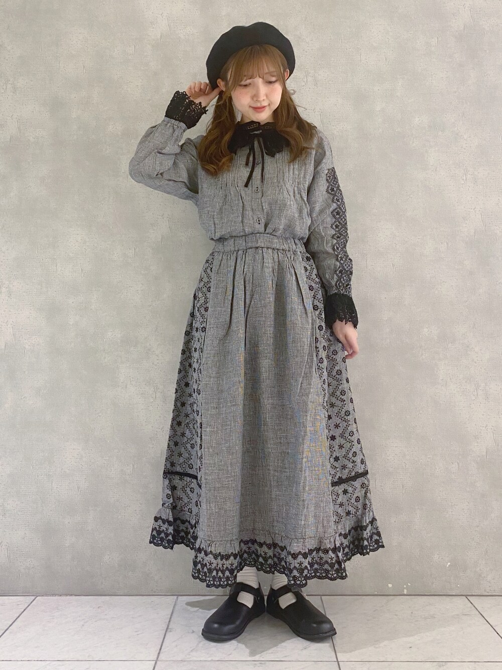 「大人カジュアル、秋コーデ、お洒落さんとつながりたい、大人かわいい、セットアップ、ブラウス、つけ襟、モノトーン、モノトーンコーデ、kazumiコラボ、kazumiさん、Samansa Mos2、SM2」｜「Samansa Mos2のアイテム（シャツ/ブラウス、ブラック系）」を使った、ナカガワさん（レディース・155cm）の夏コーディネートの1枚目の写真