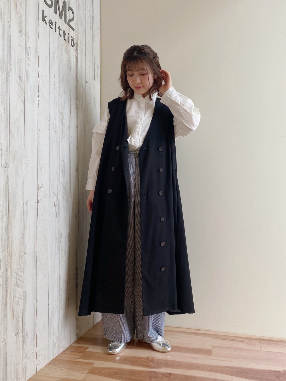 「春のNewスタイル、低身長コーデ、オトナカワイイ、ジレ、ワンピース、ブラウス、チェック、パンツスタイル、ゆべしコラボ、ゆべし×SamansaMos2、モノトーン、お花見コーデ、お出かけコーデ、白シャツ」｜「🌸イオン超！春トク祭り🌸のアイテム（その他、ピンク系）」を使った、ナカガワさん（レディース・156cm）の春コーディネートの1枚目の写真