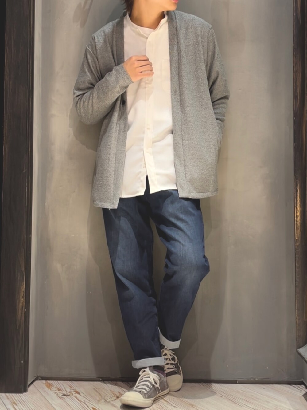 「秋のコーデ、シンプル、カジュアル、シンプルスタイル、休日スタイル、おしゃれさんと繋がりたい、カジュアルコーデ、いいね、save、フォローお願いします🤑、今日のコーデ、リラックススタイル」｜「UNION STATIONの【バンドカラー】ナチュラルストレッチシャツ（シャツ/ブラウス、ホワイト系）」を使った、隼さん（メンズ・160cm）の秋コーディネートの1枚目の写真