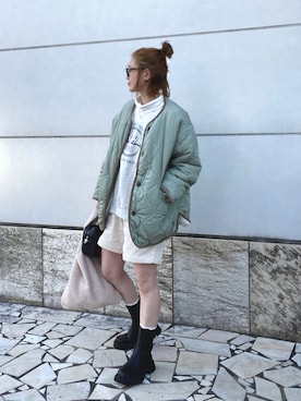 「アイテム（ノーカラージャケット）」を使った、teeemoeさん（レディース・157cm）の秋コーディネート