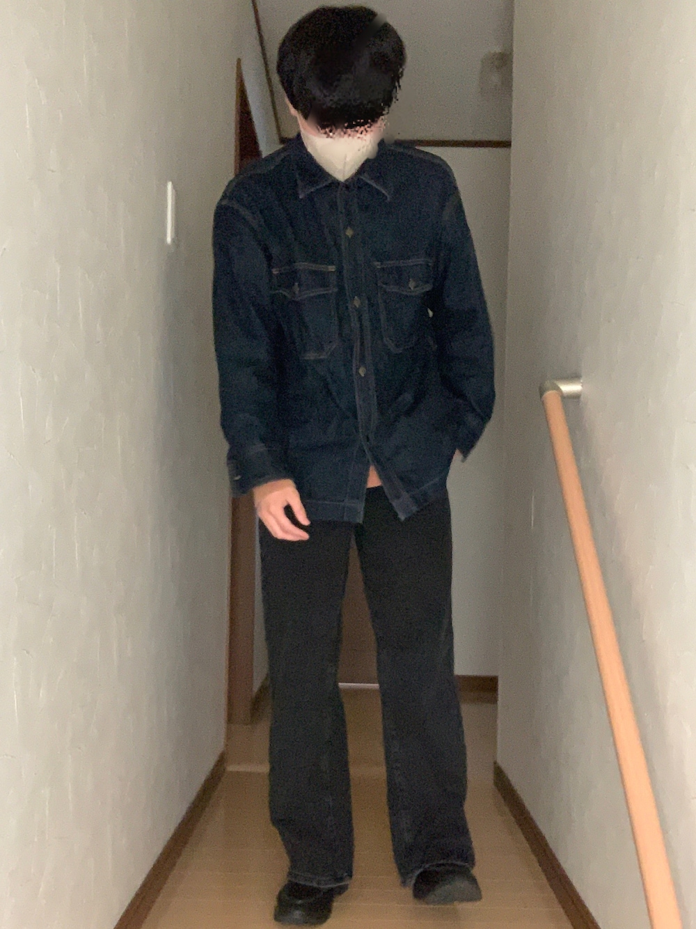 「今日のコーデ、春服デビュー宣言、春服みてみて、デニム、ラフ、春服、大人カジュアル、プチプラ、キレイめ、低身長コーデ、おしゃれさんと繋がりたい、デニムジャケット、黒、ootd、UNIQLO」｜「SHEINのアイテム（デニムパンツ、グレー系）」を使った、Nagayuさん（メンズ・167cm）の春コーディネートの1枚目の写真