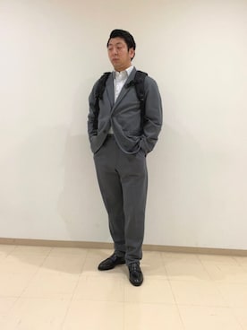 「SHIPS（シップス）のアイテム（スラックス）」を使った、柴田さん（メンズ・163cm）の春コーディネート