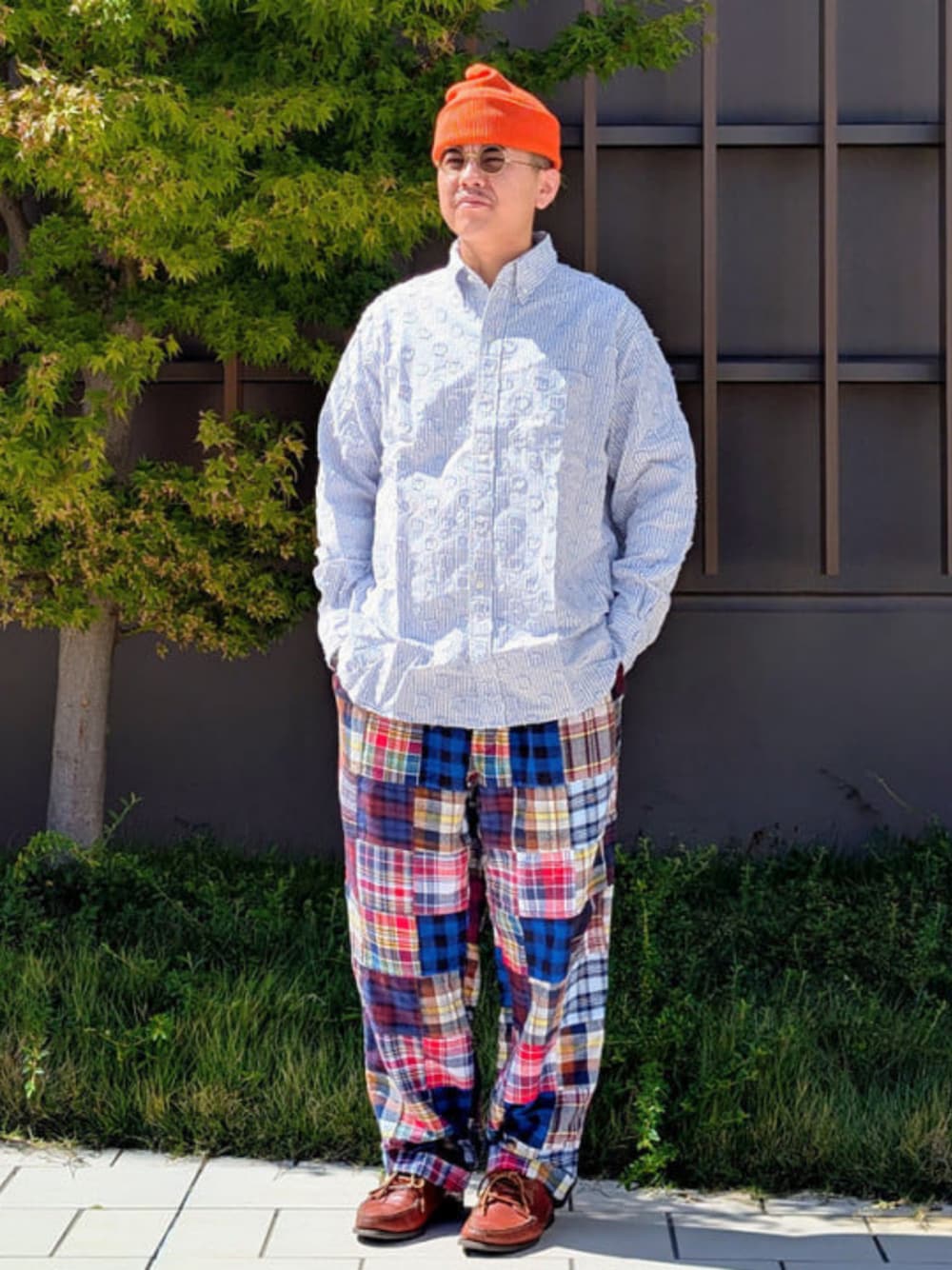 ブルー系のシャツ/ブラウス、その他のその他パンツを着用したメンズの秋コーディネートの1枚目の写真