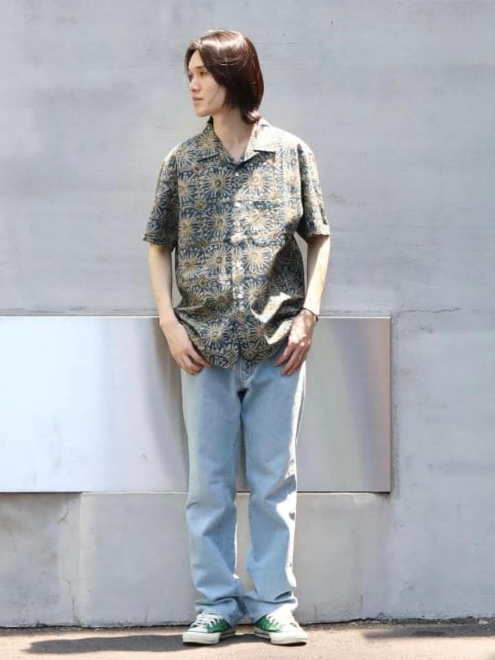「BEAMS PLUSのフラワー プリント オープンカラー シャツ（シャツ/ブラウス、ブルー系）」を使った、BEAMS PLUSさん（メンズ・174cm）の夏コーディネートの1枚目の写真