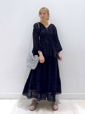「アイテム（クラッチバッグ、シルバー系）」を使った、Miyaさん（レディース・152cm）の春コーディネート