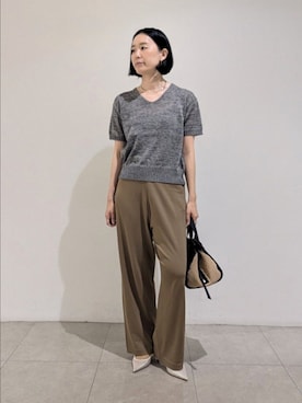 「qualite（カリテ）のカラーポリリネンVネックニット　春服　夏服　オフィスカジュアル（ニット/セーター、グレー系）」を使った、Chieさん（レディース・164cm）の夏コーディネート