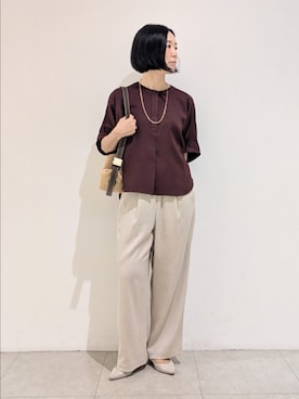 「qualite（カリテ）の【ベストセラーアイテム！新色追加】リネンライクスリットブラウス　セットアップ対応　春服　夏服　オフィスカジュアル（シャツ/ブラウス、レッド系）」を使った、Chieさん（レディース・164cm）の夏コーディネート