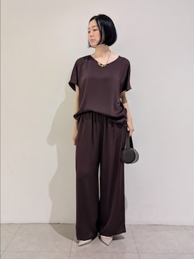「qualite（カリテ）の【接触冷感・吸水速乾】クールサテンブラウス　セットアップ対応　夏服　きれいめカジュアル（シャツ/ブラウス、レッド系）」を使った、Chieさん（レディース・164cm）の夏コーディネート