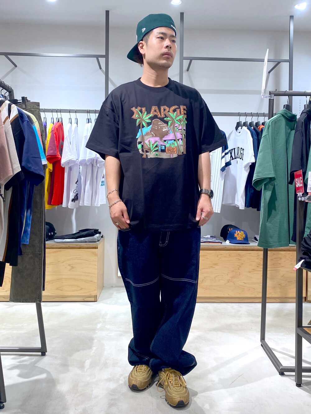 「XLARGE、XLARGE®、エクストララージ」｜「XLARGEのXLARGE × NEWERA MIX LOGO 6PANEL CAP（キャップ、グリーン系）」を使った、山口 聖矢さん（メンズ・175cm）の夏コーディネートの1枚目の写真
