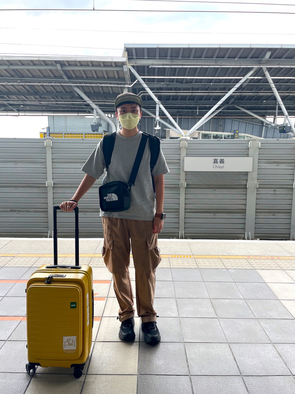 「ootd、夏、球鞋、街頭穿搭、日系極簡、阿美咔嘰、milestone、THE NORTH FACE、urban label、HOKAONEONE、lojel、嘉義、高鐵、旅行」｜「Milestoneのアイテム（帽子、ベージュ系）」を使った、Simo Hsuさん（レディース・158cm）の夏コーディネートの1枚目の写真