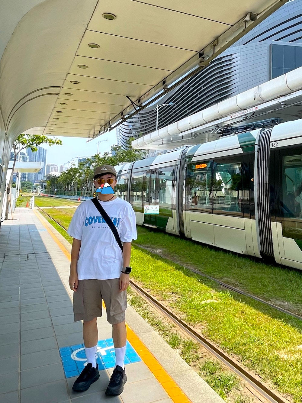 「ootd、summer、autumn、outfit、outdoor、milestone、COVERNAT、THE NORTH FACE、adidas、HOKAONEONE、Taiwan、kaohsiung、travel、日系極簡、韓系」｜「Milestoneのアイテム（キャップ、ベージュ系）」を使った、Simo Hsuさん（レディース・158cm）の秋コーディネートの1枚目の写真
