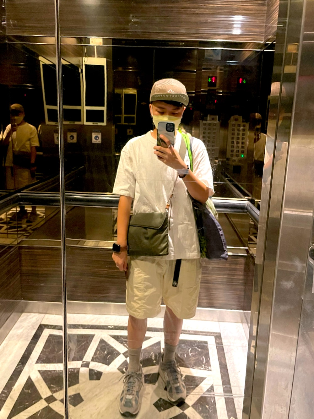 「ootd、夏、街頭穿搭、復古、日系極簡、阿美咔嘰、白T、milestone、COVERNAT、moshi、plain-me、New Balance、agnes b.」｜「Milestoneのアイテム（帽子、ベージュ系）」を使った、Simo Hsuさん（レディース・158cm）の夏コーディネートの1枚目の写真