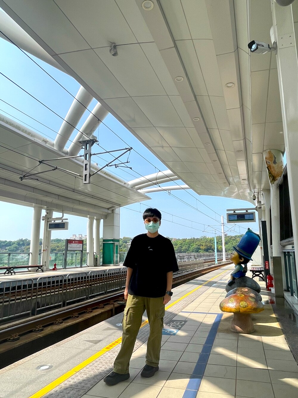 「ootd、夏、街頭穿搭、復古、日系極簡、plain-me、FIFTY PERCENT、casetify、MUJI、HOKAONEONE」｜「OWNDAYSのGB1011-B / Graph Belle（メガネ、ブラウン系）」を使った、Simo Hsuさん（レディース・158cm）の夏コーディネートの1枚目の写真