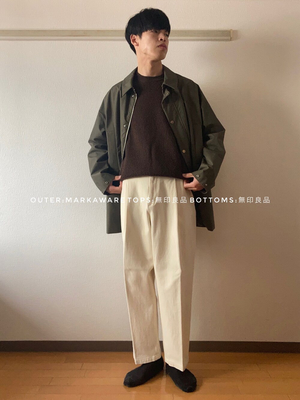「シンプルコーデ、シンプル、カジュアル、カジュアルコーデ、きれいめカジュアル、大人カジュアル、ナチュラル、ジャケット、ニット、白パンツ、デニム、デニムパンツ、無印良品、MARKAWARE、おしゃれさんと繋がりたい」｜「markawareのアイテム（ジャケット/アウター、グリーン系）」を使った、naoさん（メンズ・180cm）の春コーディネートの1枚目の写真