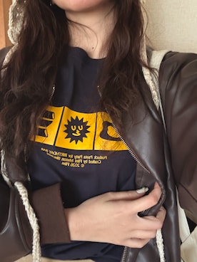 「BIRTHDAY BAR（バースデイバー）の【クリエイター「FLINT MASON」× BIRTHDAY BAR 初コラボ！】POTLUCK PASTA PARTYTシャツ　2サイズ展開（Tシャツ/カットソー、ブルー系）」を使った、KUUKOさん（レディース・164cm）の春コーディネート