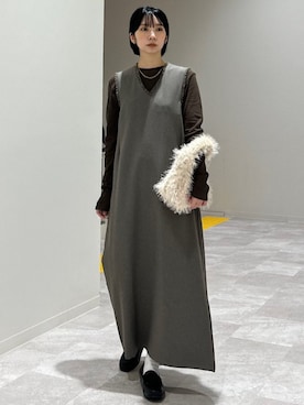 「アイテム（ジャンパースカート）」を使った、松原さん（レディース・153cm）の秋コーディネート