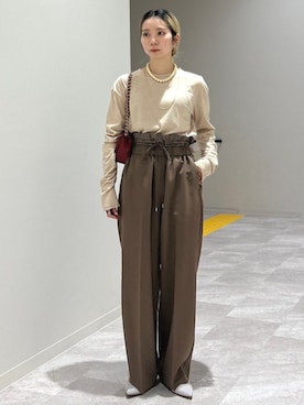 「サテンパンツ」｜「アイテム（ゴールド系）」を使った、松原さん（レディース・153cm）の夏コーディネート