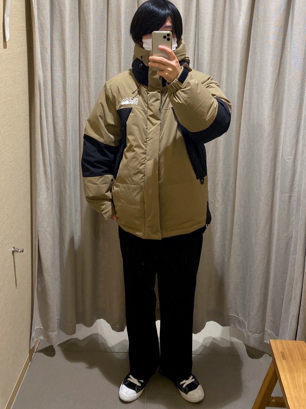 「メンズファッション、休日スタイル、ストリート、秋冬コーデ、カジュアル、ワイドパンツ、UNIQLO、ダウンジャケット、FIRSTDOWN、ノースフェイス、シンプル、コンバース、ストリートMIX、ootd」｜「FIRST DOWNのFIRST DOWN/ファーストダウン 別注パネルショートダウン（ダウンジャケット/コート、ベージュ系）」を使った、nomucicnolifeさん（メンズ・175cm）の冬コーディネートの1枚目の写真