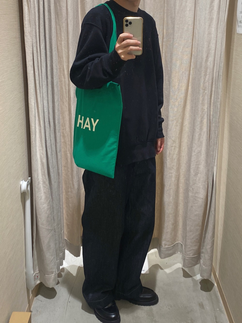 「カジュアルコーデ、秋のコーデ、CIASENSE、GU、WYM LIDNM、モノトーン、hay、ノームコア、スウェット、デニムパンツ、ビッグシルエット、ファッションを楽しもう、ヘビーウェイトビッグスウェットプルオーバー」｜「WYM LIDNMのDENIM WIDE STRAIGHT SLACKS（デニムパンツ、ブルー系）」を使った、nomucicnolifeさん（メンズ・175cm）の秋コーディネートの1枚目の写真