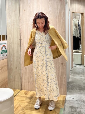 「ワンピース×スニーカー」｜「アイテム（ノーカラージャケット）」を使った、NaNaMiさん（レディース・157cm）の春コーディネート