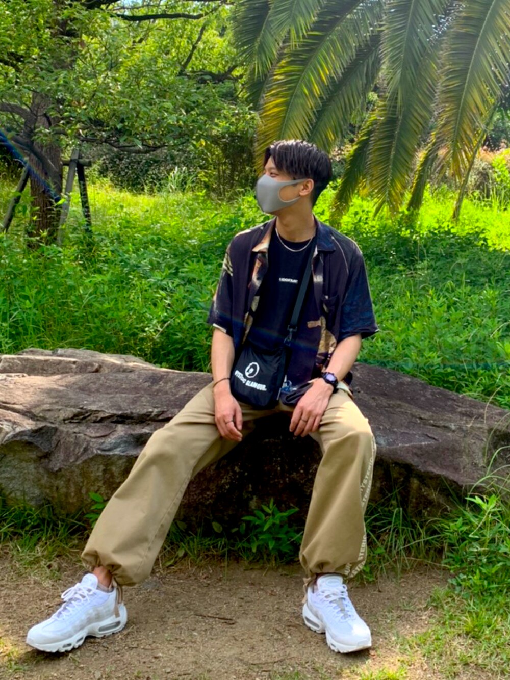 「休日スタイル、スニーカー、ラフ、NIKE、オーバーサイズ」｜「Supreme のアイテム（Tシャツ/カットソー、ブラック系）」を使った、kotanoguさん（メンズ・167cm）の夏コーディネートの1枚目の写真