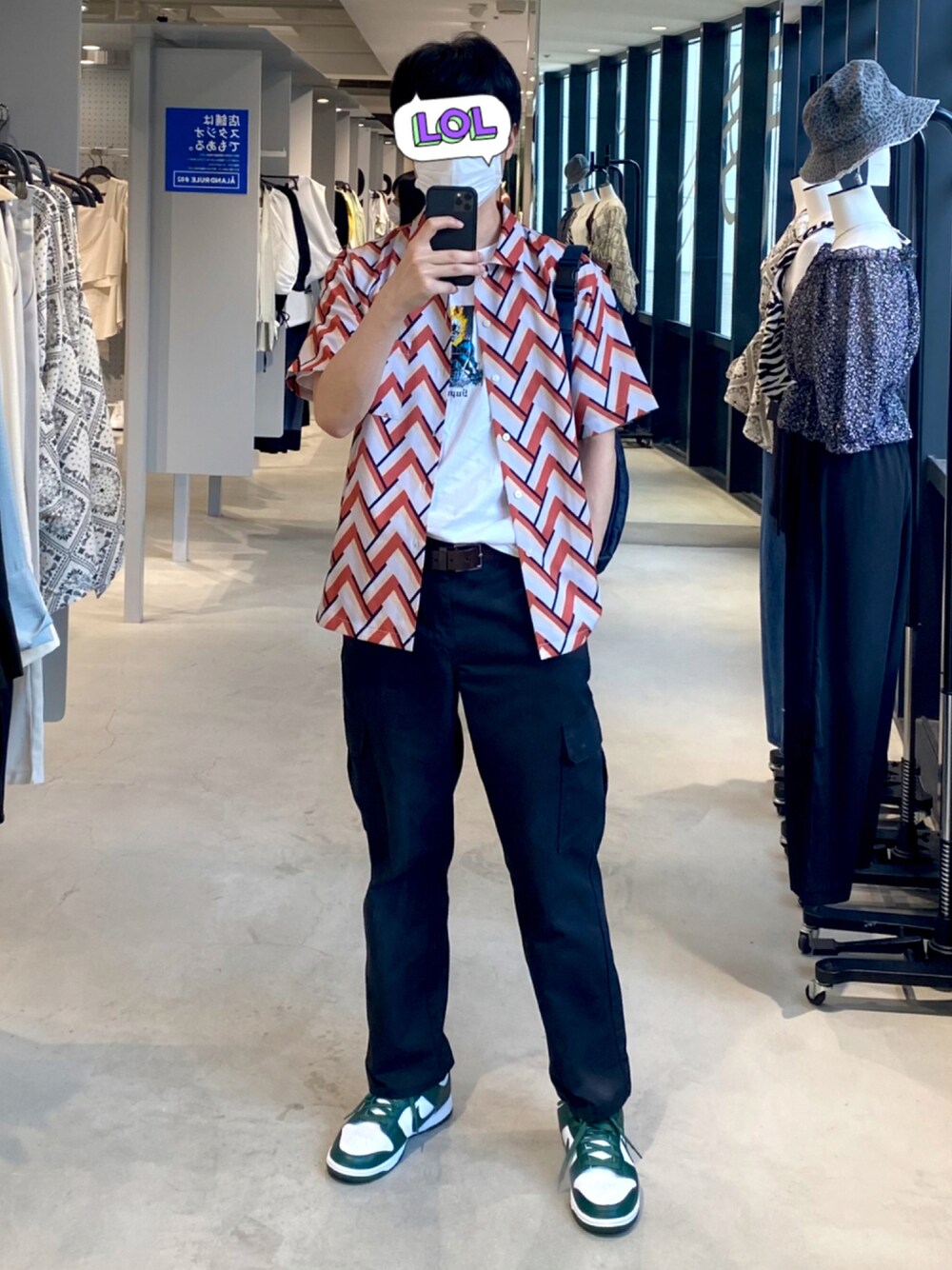 「休日スタイル、ストリート、スニーカー」｜「Supreme のアイテム（Tシャツ/カットソー、ホワイト系）」を使った、nukamuさん（メンズ・180cm）の夏コーディネートの1枚目の写真