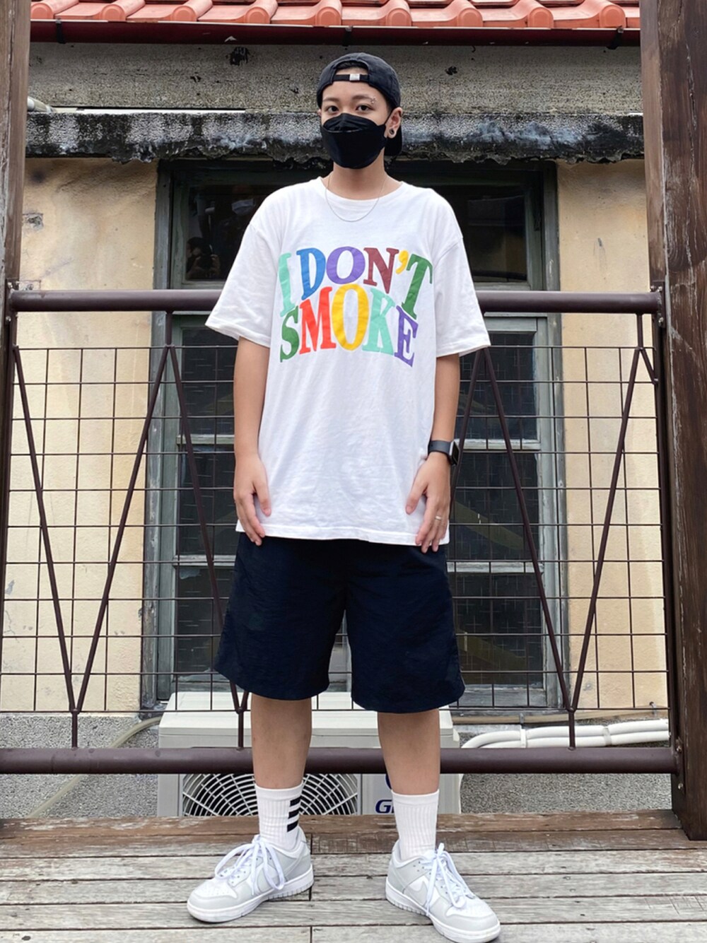 「審計新村」｜「I don’t smokeのアイテム（Tシャツ/カットソー、ホワイト系）」を使った、Yuさん（レディース・158cm）の秋コーディネートの1枚目の写真