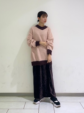 「ベロアスカート」｜「アイテム（スニーカー）」を使った、nonoさん（レディース・156cm）の秋コーディネート