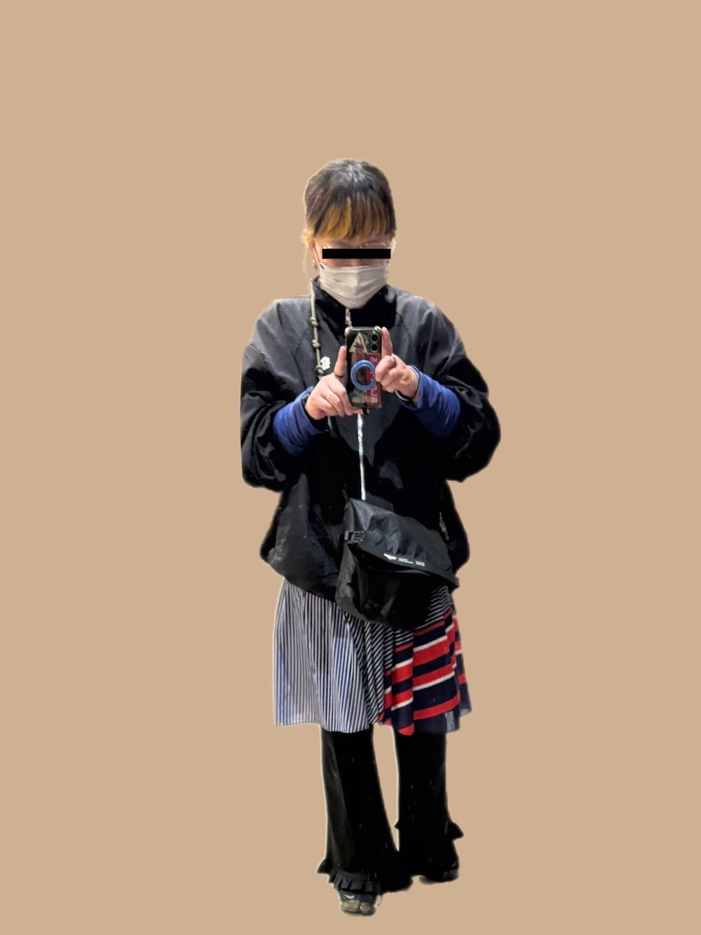 「プチプラコーデ、古着MIX、レイヤードスタイル、ナイロンジャケット、古着、プチプラ、レイヤード、shein、SHEIN、Temu」｜「Naheのnahe ネーエ ドライバッグ 2WAY 防水 折りたたみ サコッシュ 4L（S）（エコバッグ/サブバッグ、ブラック系）」を使った、ほこりさん（レディース・158cm）の春コーディネートの1枚目の写真