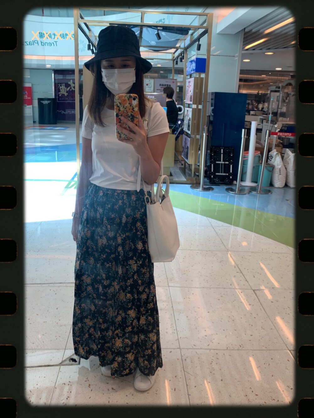 「ootd」｜「FURLAのFurla Ribbon Bucket Bag（ドラムバッグ、ホワイト系）」を使った、BelaLaさん（レディース・153cm）の秋コーディネートの1枚目の写真