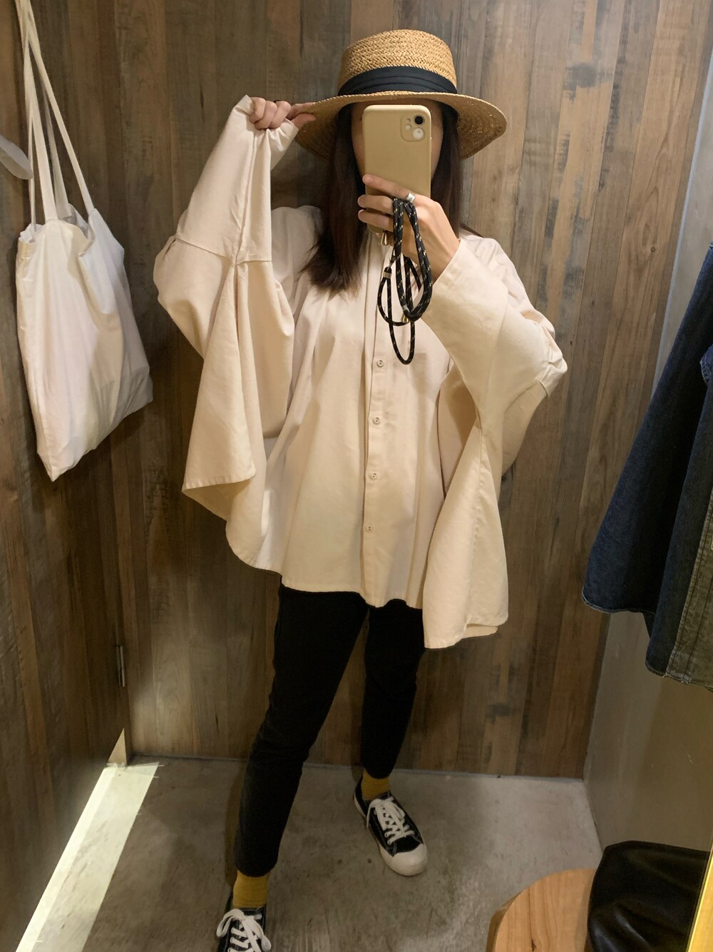 「ootd」｜「sandyのアイテム（シャツ/ブラウス、ベージュ系）」を使った、BelaLaさん（レディース・153cm）の春コーディネートの1枚目の写真