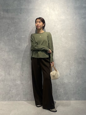 「アイテム（スラックス）」を使った、鈴ゆりかさん（レディース・157cm・30代）の秋コーディネート