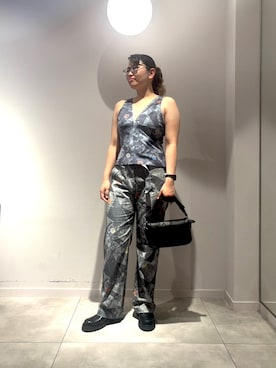 「アイテム（ボディバッグ/ウエストポーチ）」を使った、Desigual 長島 STAFFさん（レディース・155cm）の夏コーディネート