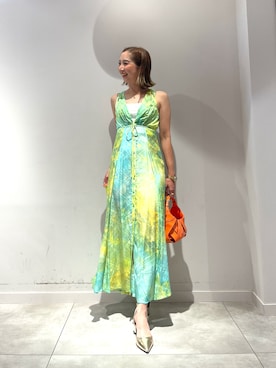「Desigual（デシグアル）のグラデーションフローラルロングワンピース Vネックリボン付き（ワンピース、グリーン系）」を使った、Desigual長島 STAFFさん（レディース・155cm）の夏コーディネート