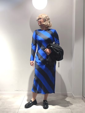 「アイテム（ライダースジャケット）」を使った、Desigual 長島 STAFFさん（レディース・168cm）の秋コーディネート