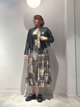 「Desigual（デシグアル）のGODETS ワンピースロングスリーブ（ワンピース、ブラウン系）」を使った、Desigual長島 STAFFさん（レディース・155cm）の春コーディネート