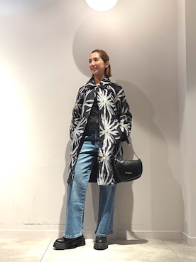 「アイテム（ボディバッグ/ウエストポーチ）」を使った、Desigual長島 STAFFさん（レディース・155cm）の秋コーディネート