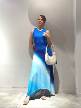「Desigual（デシグアル）のブルータイダイアシンメトリーワンピース ノースリーブ 結婚式 二次会（ワンピース、ブルー系）」を使った、Desigual長島 STAFFさん（レディース・155cm）の夏コーディネート