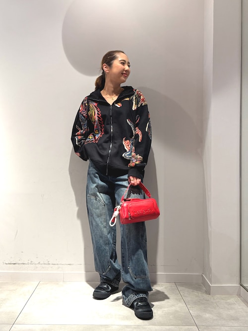 新品✨タグ付き♪定価17,900円　デシグアル　フード付き　トレーナー　大特価 Desigual（デシグアル） トレーナー スウェット 風景柄のフード付き