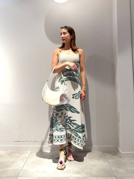 「Desigual（デシグアル）のパームツリーミディドレス（ワンピース、ホワイト系）」を使った、Desigual長島 STAFFさん（レディース・155cm）の春コーディネート