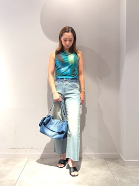 「Desigual（デシグアル）のバイカラーダブルウエストジーンズ（デニムパンツ、ブルー系）」を使った、Desigual長島 STAFFさん（レディース・155cm）の春コーディネート