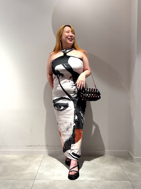 「Desigual（デシグアル）のVESTFACE ポートレートグラフィックワンピース（ワンピース、ブラック系）」を使った、Desigual長島 STAFFさん（レディース・155cm）の春コーディネート